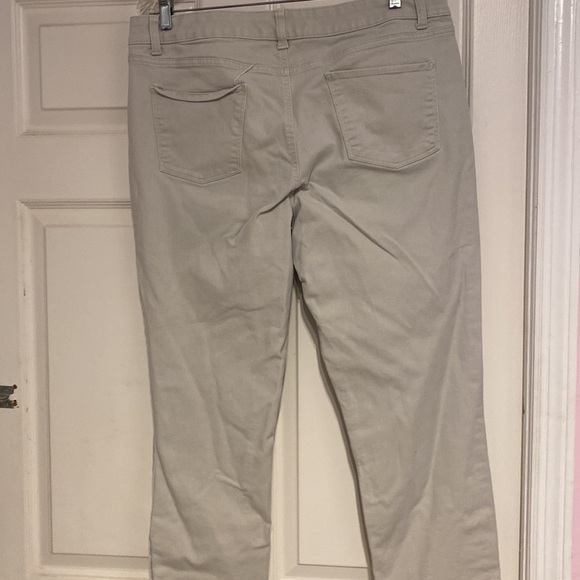 q womens Talbots casual flattering stretch solid beige capris size 16. See note - Picture 4 of 5